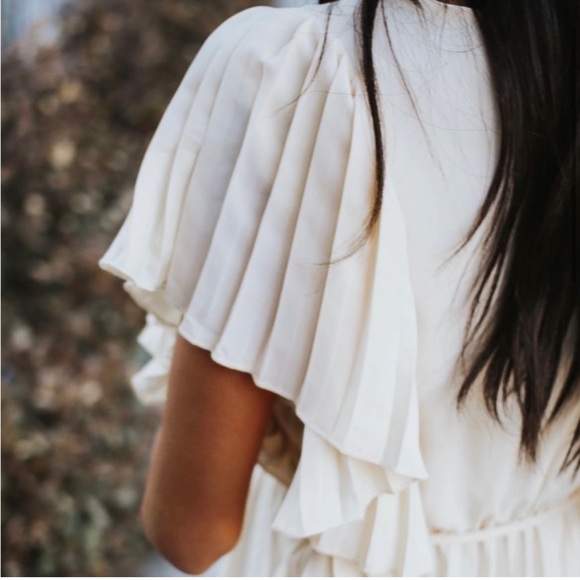 Polagram cream flutter sleeve, pleated dress - Picture 7 of 16